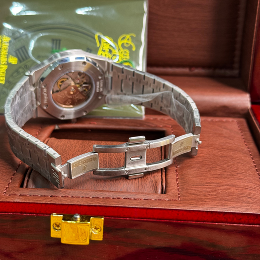 AUDEMARS PIGUET ROYAL OAK BLACK DIAL