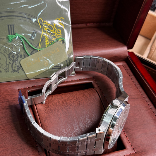 AUDEMARS PIGUET ROYAL OAK WHITE DIAL SILVER