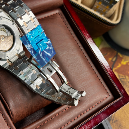 AUDEMARS PIGUET ROYAL OAK GOLDEN SHADES WITH DARK BLUE DIAL