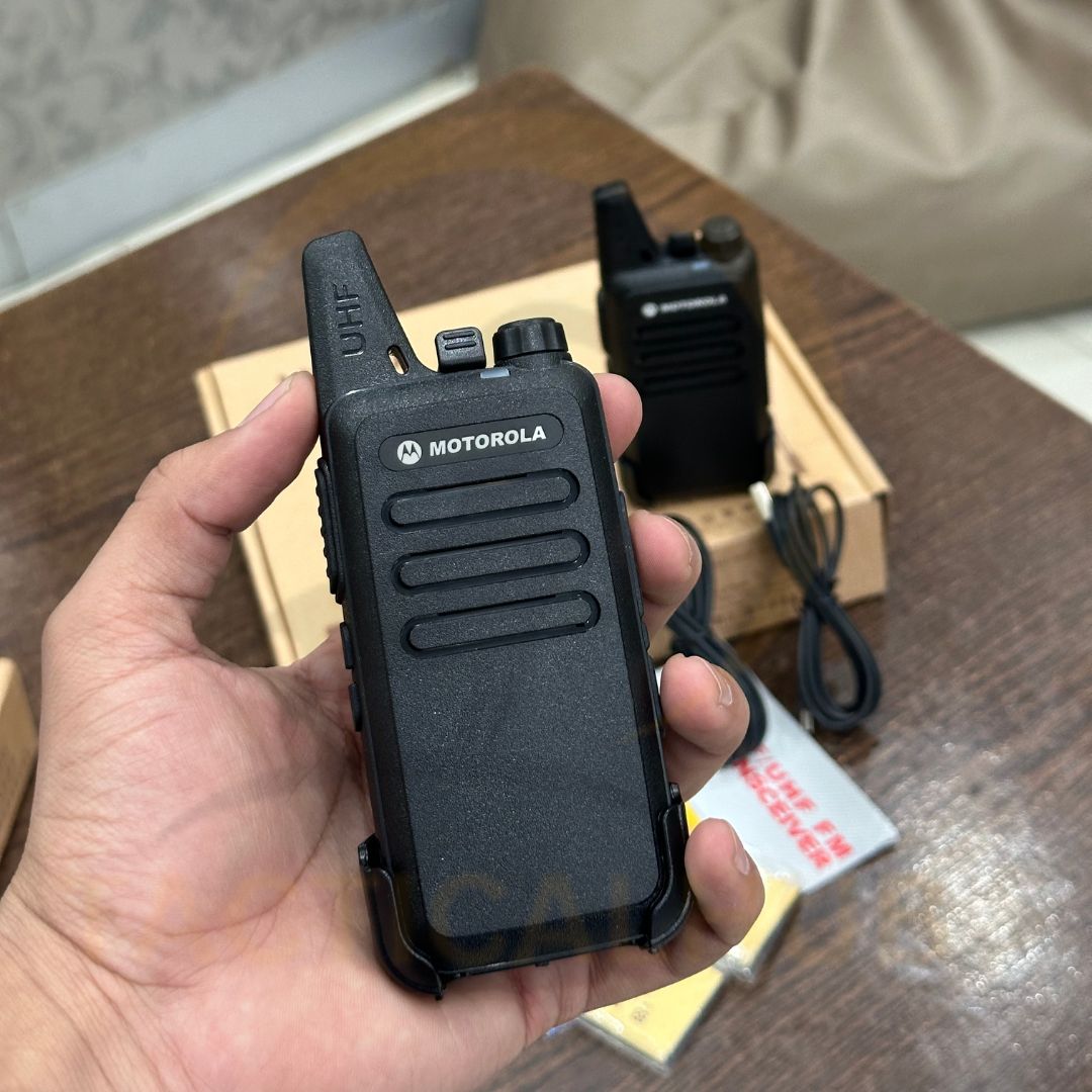 MOTOROLA C1 SLIM WALKIE TALKIE - PAIR